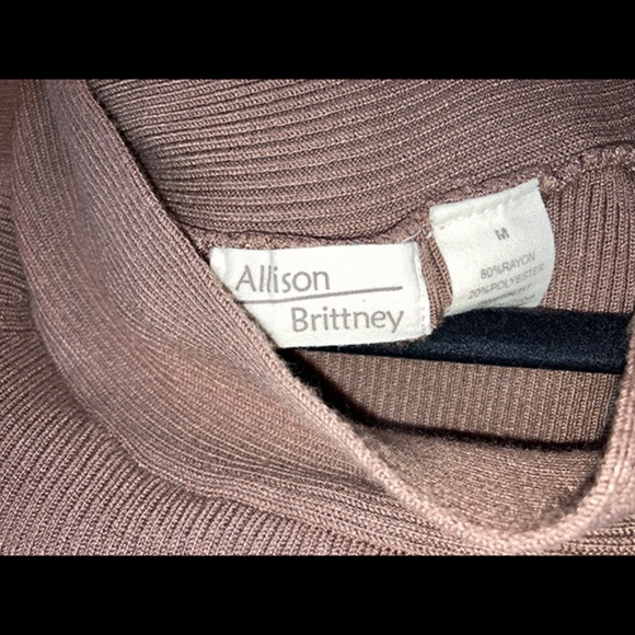 EUC WIDE NECK RIBBED FITTED TOP - Picture 5 of 5